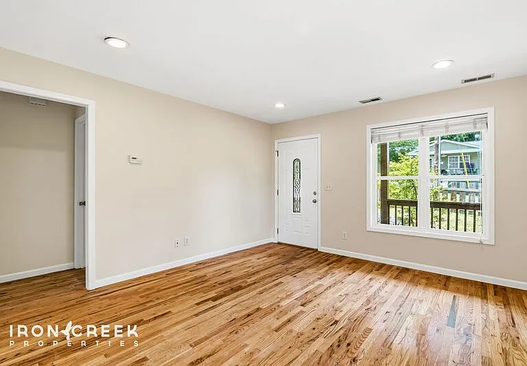 30 Olive St — Photo 3