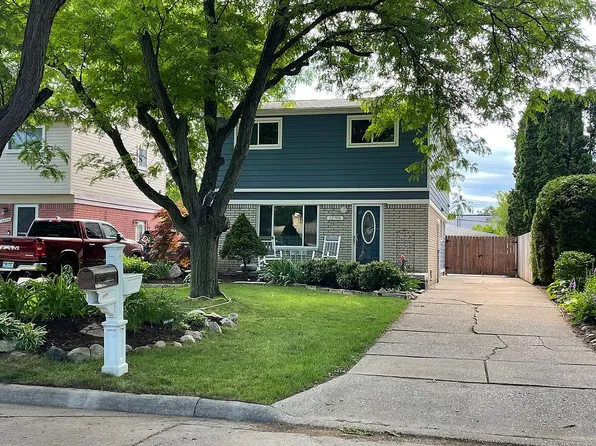 22700 Grove St, Saint Clair Shores, MI 48080
