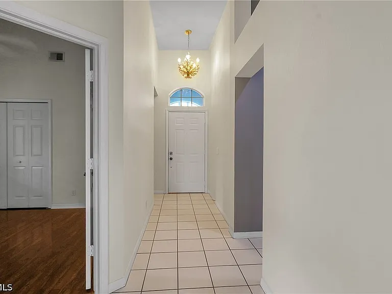 22203 Seashore Cir — Photo 6