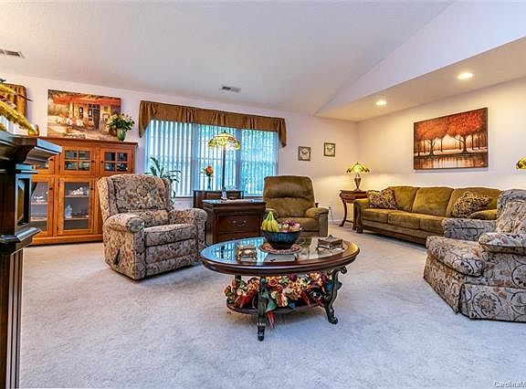 4th image of 255 Highland Golf Dr