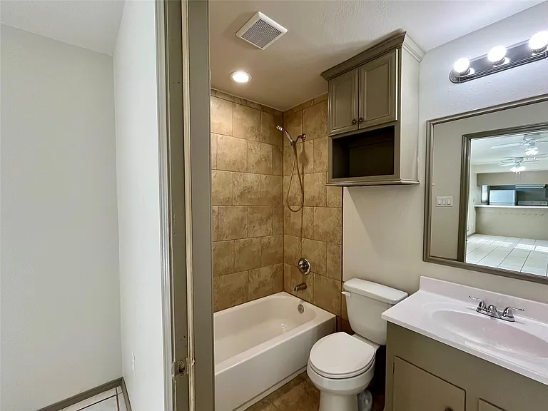 1042 W Village Ct #D — Photo 28