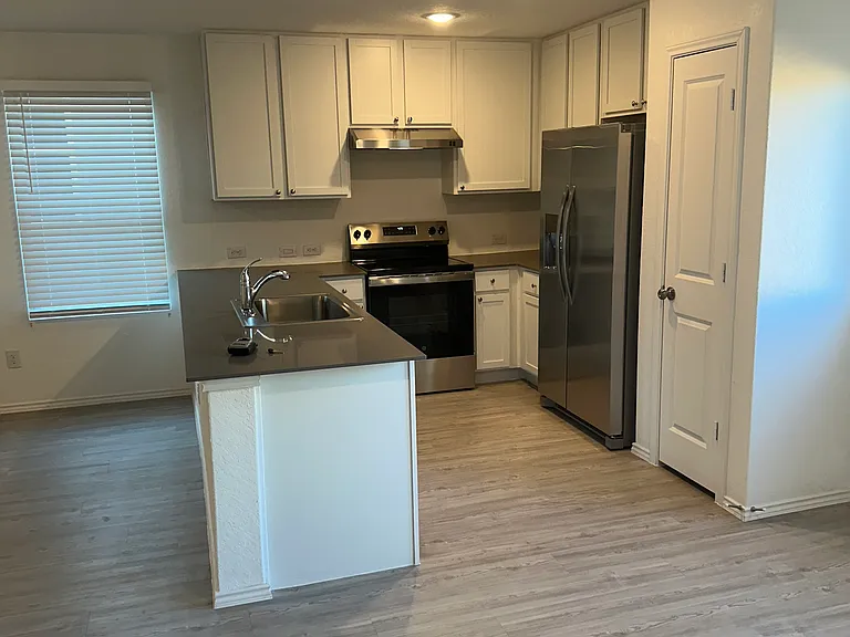 1130 Moraine Pl — Photo 5