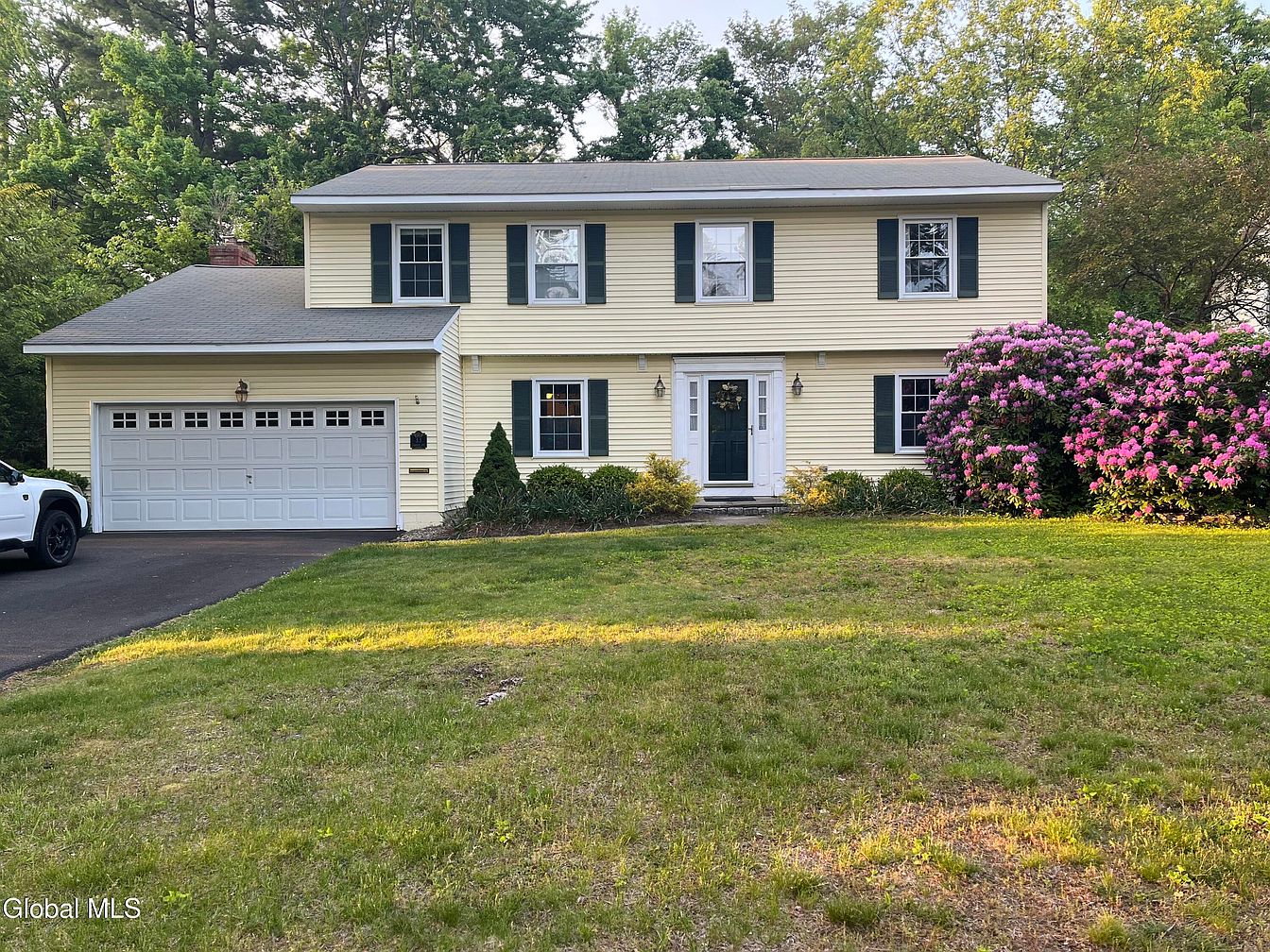 1st image of 33 Fairway Avenue