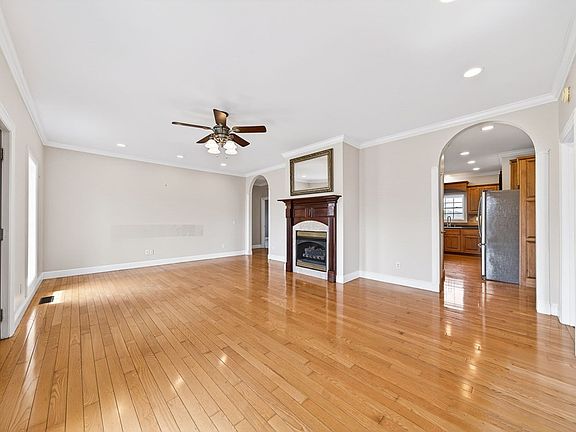 3rd image of 4824 Skyview Dr