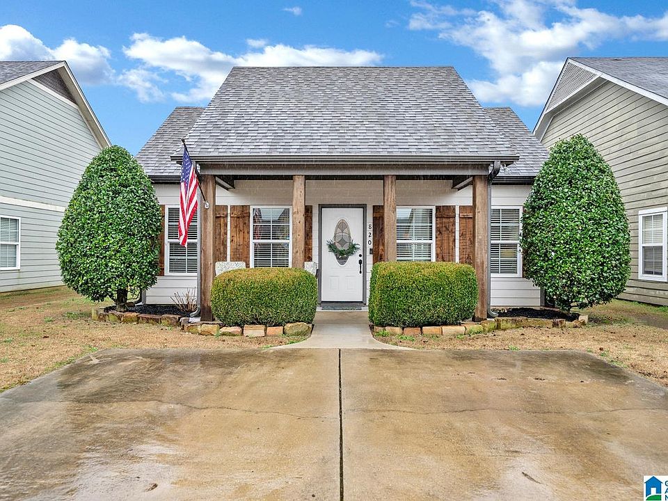 1st image of 820 Hawthorn Ln