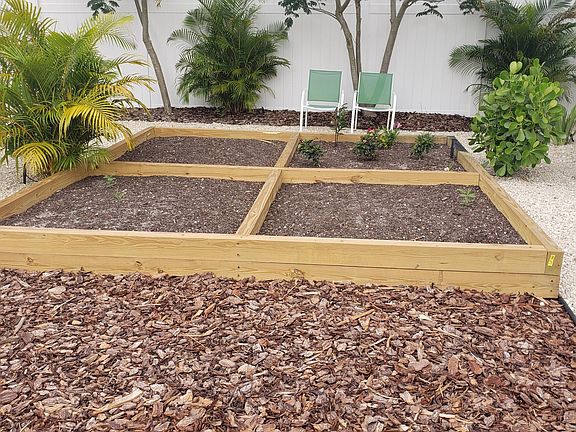 Raised Garden Bed for optional gardening