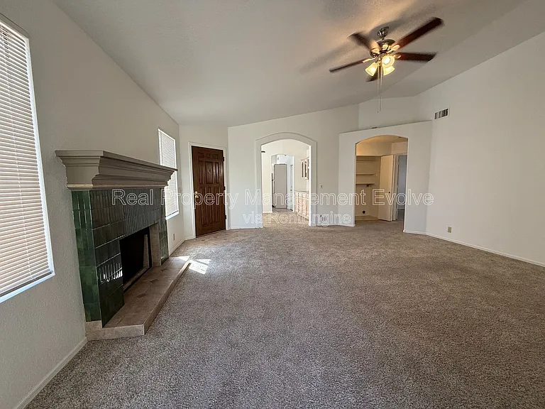 4260 E Rosemonte Dr — Photo 13