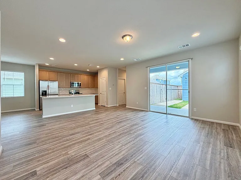207 Cherry Blossom Ln — Photo 4