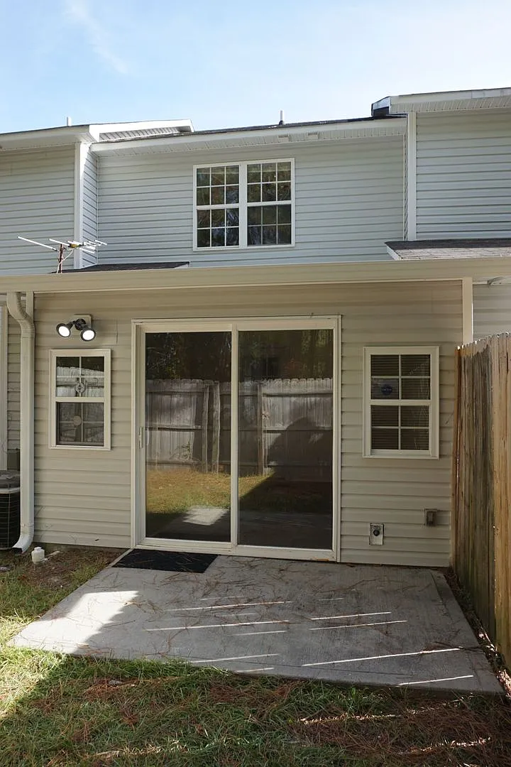 Building Photo - 109 Spring Meadow Cir