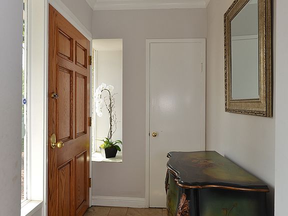 2nd image of 1842 Oakwood Ave