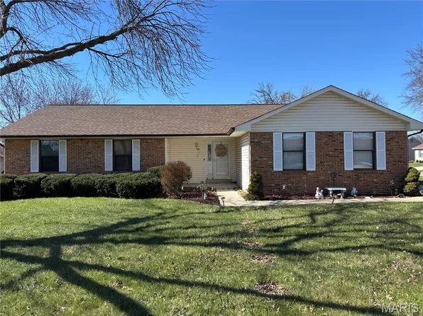 3801 Hermitage Ln, Saint Peters, MO 63376