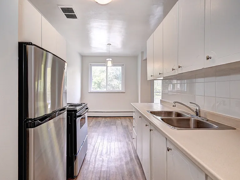 392 Dolph St S — Photo 6
