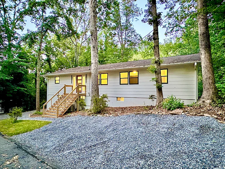7 Angus Ln — Photo 8