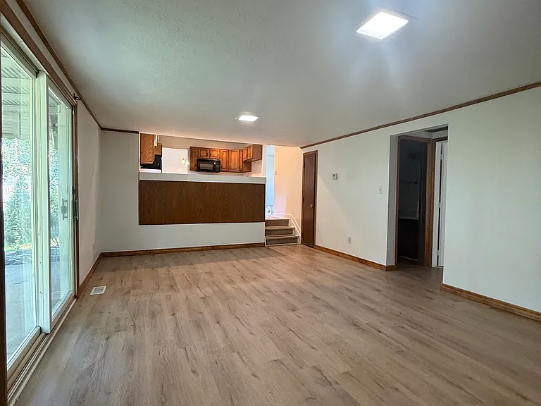 6580 Forest Glen Ave — Photo 18
