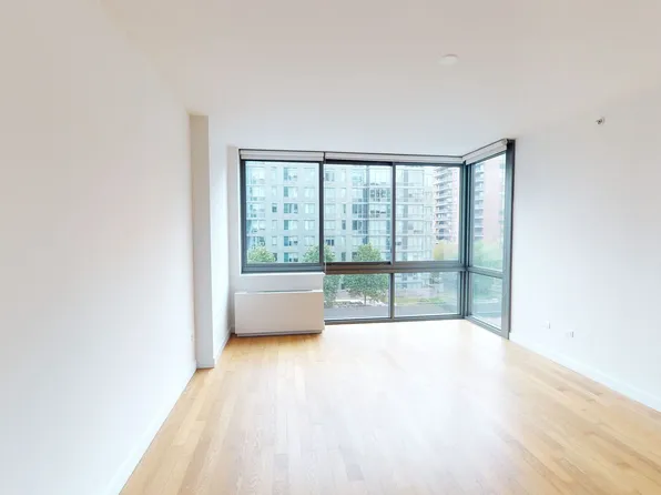 808 Columbus Avenue image 1 of 9