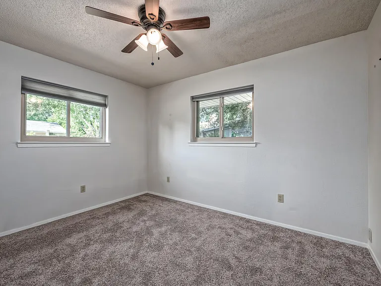 424 Richland Dr — Photo 16