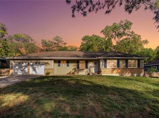 8125 Tomahawk Rd, Prairie Village, KS 66208