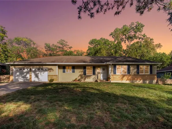 8125 Tomahawk Rd, Prairie Village, KS 66208