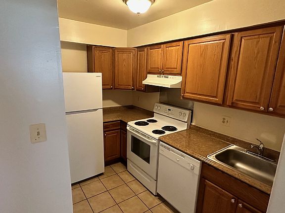 4th image of 9773 Hagel Cir Suite B