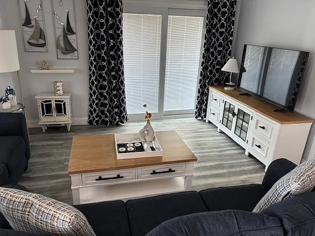 104 S Frankfort Ave — Photo 3