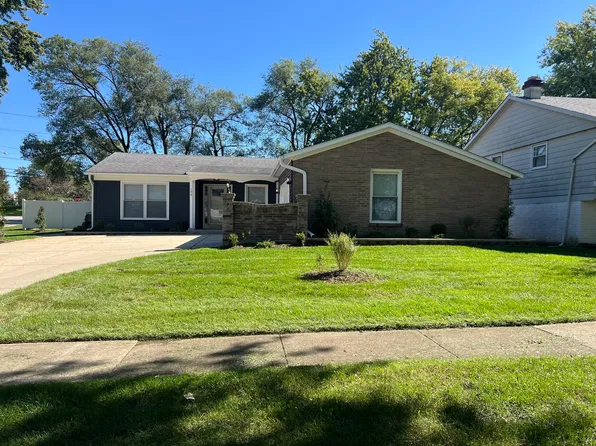 196 Green Ct, Streamwood, IL 60107