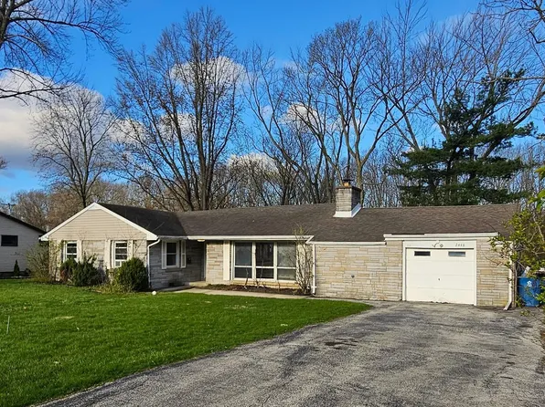 2446 Forest Park Dr, Dyer, IN 46311