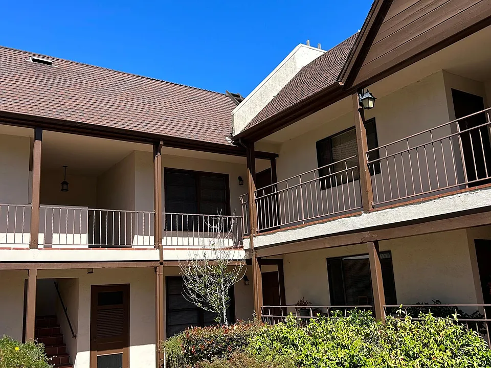 top floor corner unit, very private, no one above, only one neighbor