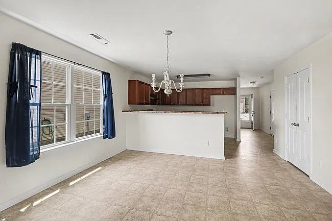 3 bed, 1565 sqft, $1,850 — Photo 3