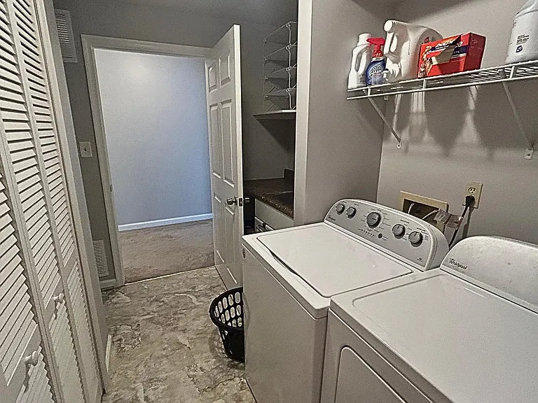 715 Acorn Ct — Photo 14