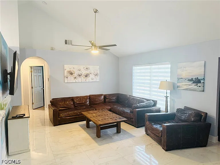 827 SW 24th St — Photo 5