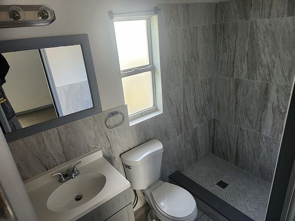 Main bedroom bathroom