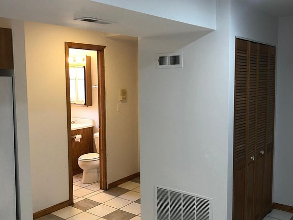 5th image of 2516 W Potomac Ave #B