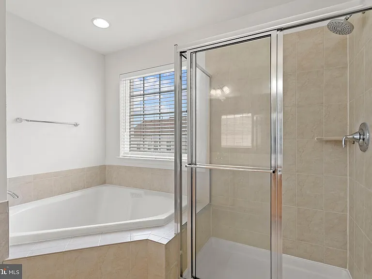 22667 Flowing Spring Sq — Photo 27