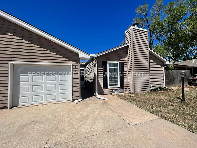 408 S Woodchuck Ln — Photo 1