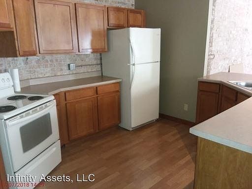 2nd image of 409 S 1st St APT 1