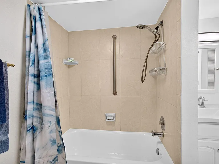 550 SW 2nd Ave #125 — Photo 40