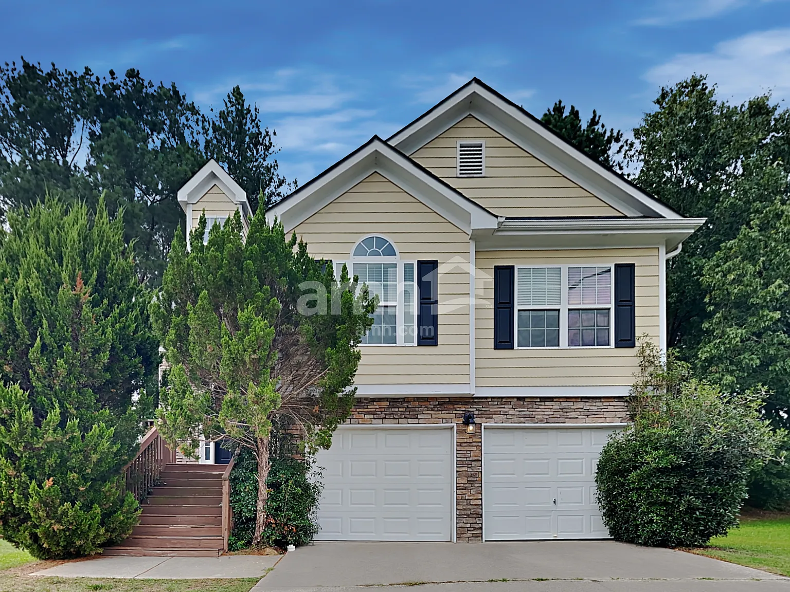 4 bed, 3.0 bath, 1420 sqft, $2,285 — Photo 1