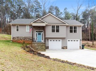 100 Victorian Ln, Seneca, SC 29672
