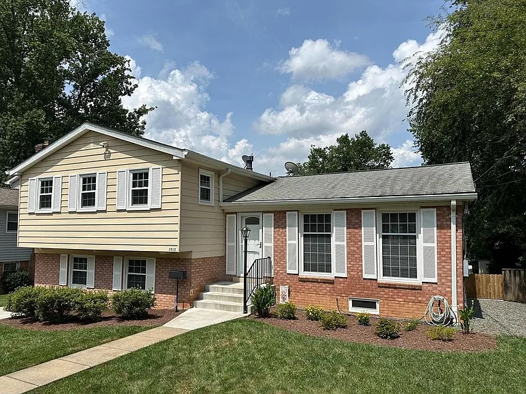 3512 Queen Anne Dr — Photo 2