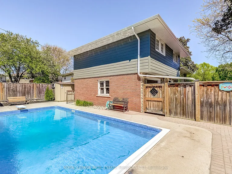 351 Strathcona Dr — Photo 50