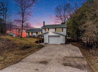 6118 Lakeshore Rd, Manistee, MI 49660