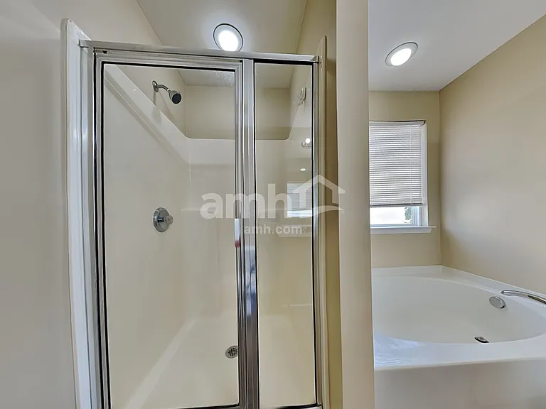533 Wrayhill Dr — Photo 17