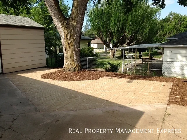 2905 E 19th St — Photo 17