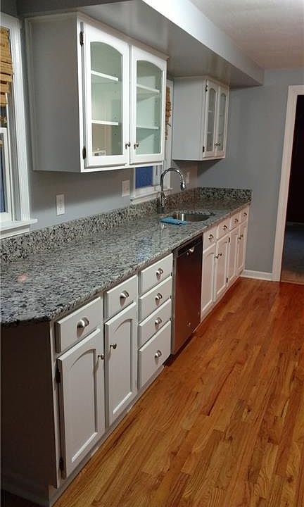 2nd image of 50 Parkwood Pl