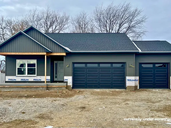 1210 Eagles Crest Dr, Davenport, IA 52804