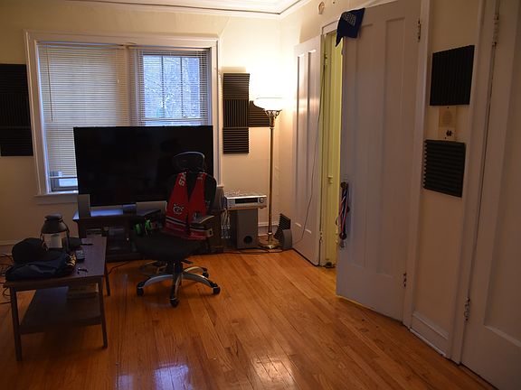 5th image of 114 S Maple Ave APT A1
