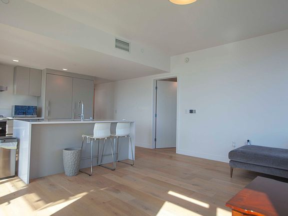 5th image of 1545 Pine St #904