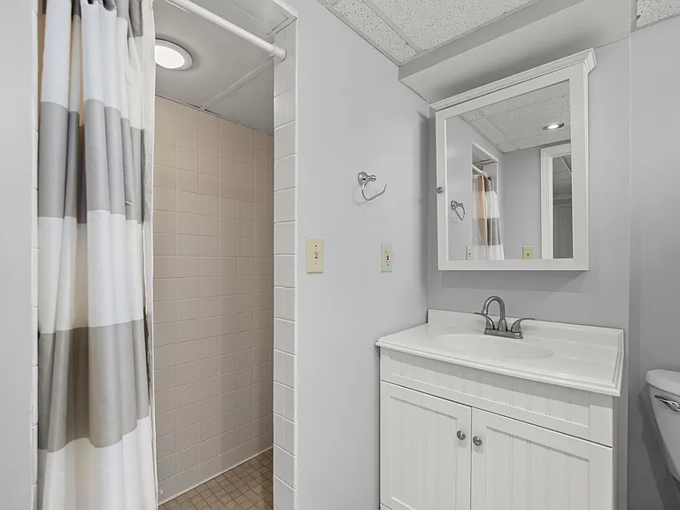 1629 Arlington Ave — Photo 35