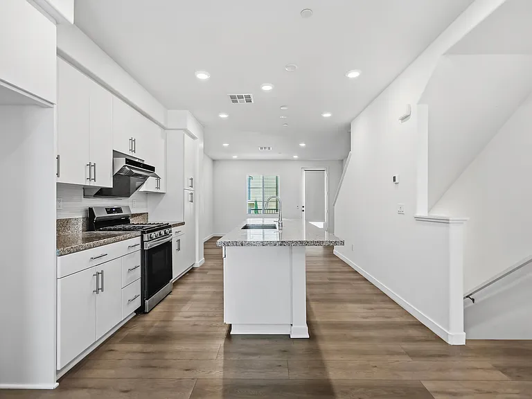 684 Panorama Ln — Photo 4