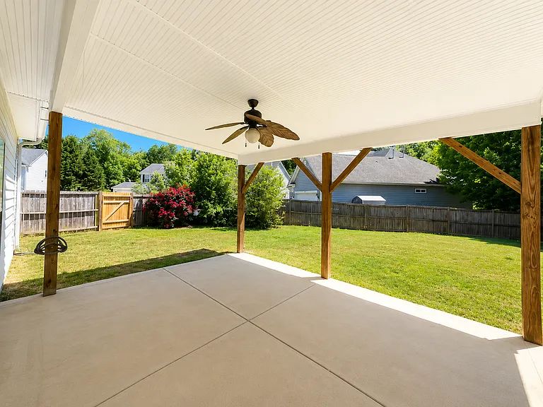 2140 Pineapple Ct — Photo 2